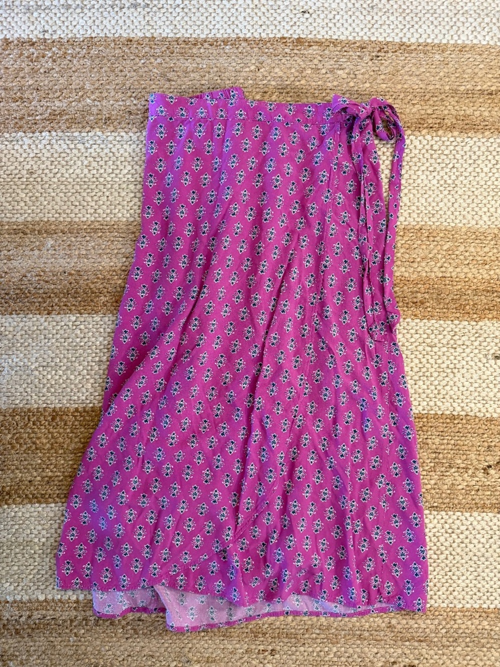 Printed Faux-Wrap Skin | Festive Pink Baltic Blu - Picture 2 of 3